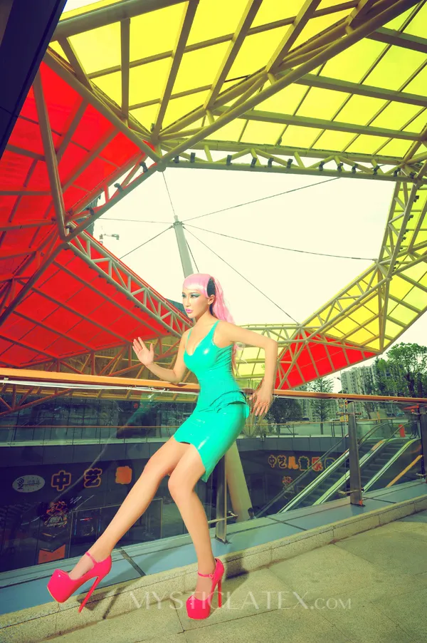 Women Sleeveless Layered Pleated Waist Latex Short Dress